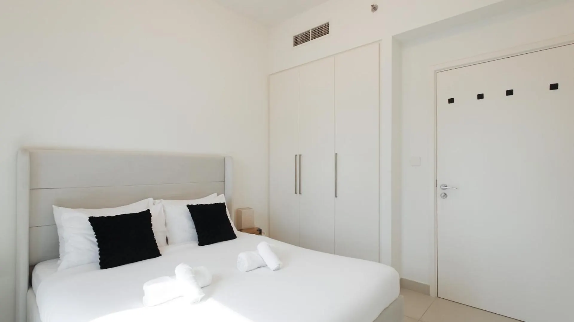 High-Rise & Boulevard View - 5-Min To Burj & Mall Dubai 0*,