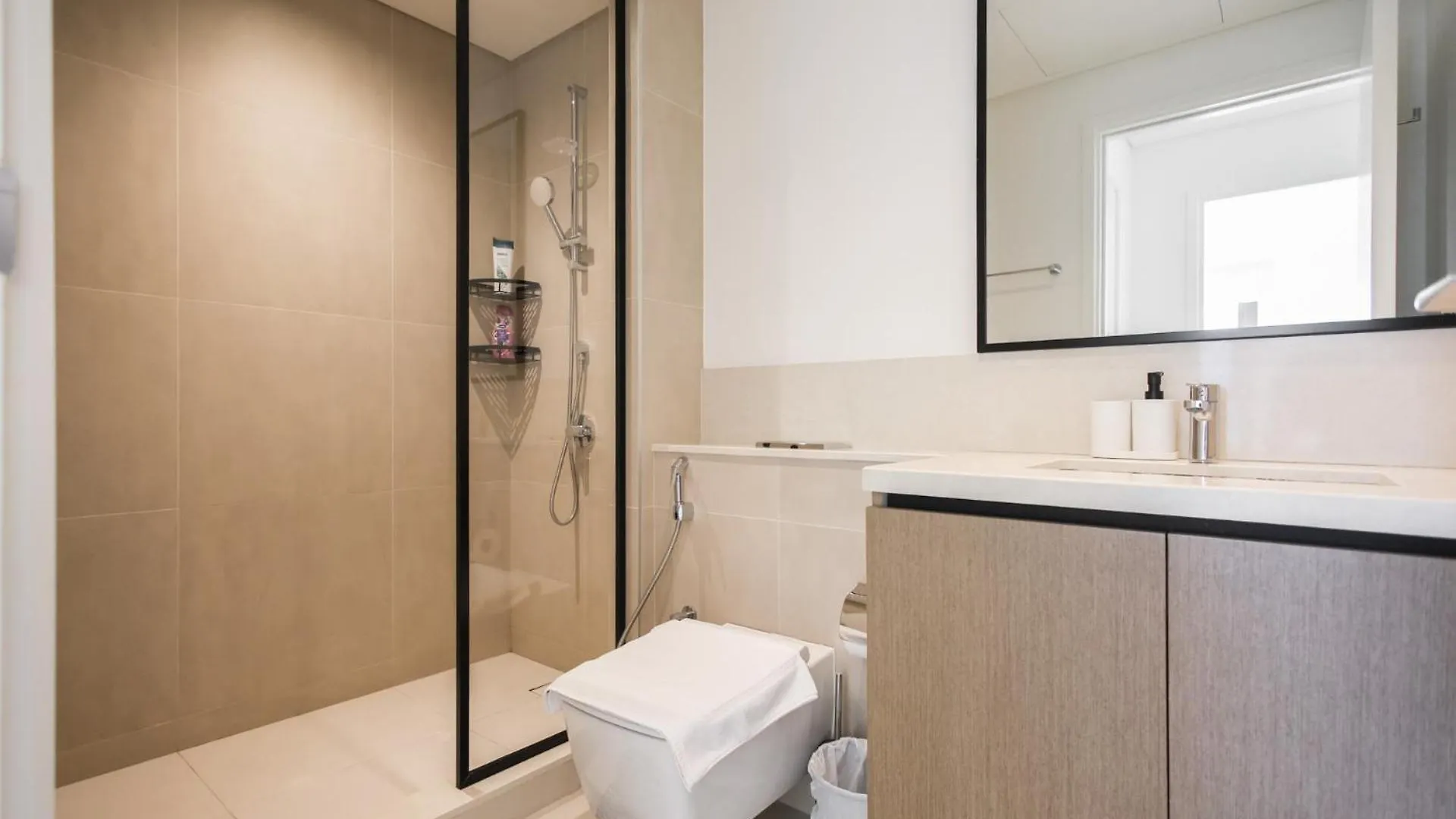 High-Rise & Boulevard View - 5-Min To Burj & Mall Dubai Apartment